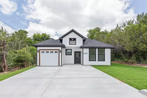 2905 Brazos River Dr, Granbury, TX 76048