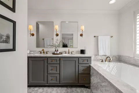 Bath - 3601 Hillcrest Dr, Waco, TX 76708 photo 1 of 6