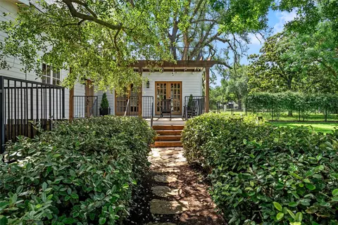 Exterior - 3601 Hillcrest Dr, Waco, TX 76708 photo 8 of 12