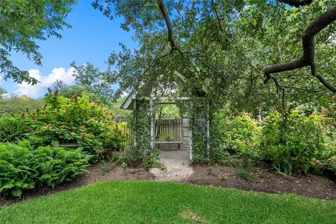 Exterior - 3601 Hillcrest Dr, Waco, TX 76708 photo 11 of 12