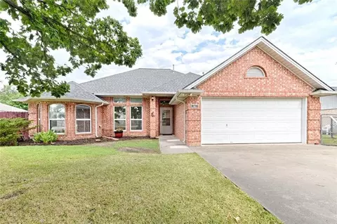 747 E 6th St, Krum, TX 76249