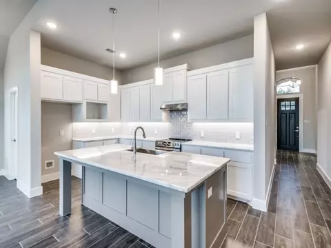 139 Lakeview Cir, Pilot Point, TX 76258