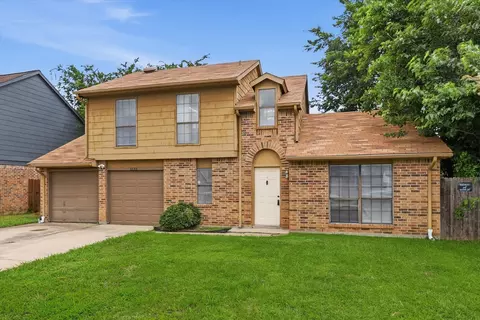 6733 Dandelion Dr, Fort Worth, TX 76137