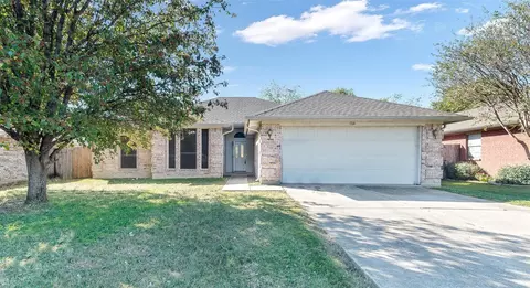 1764 Independence Rd, Blue Mound, TX 76131
