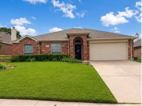 1100 Linden Dr, Burleson, TX 76028