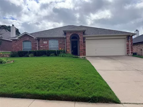 1100 Linden Dr, Burleson, TX 76028
