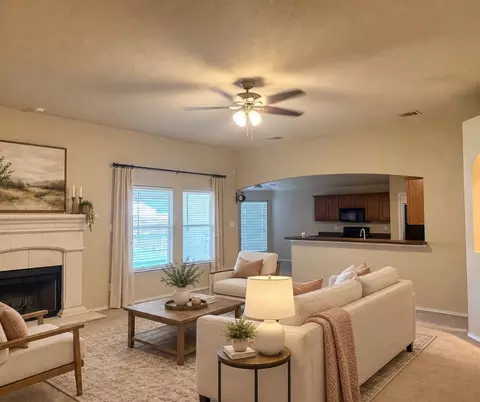 1100 Linden Dr, Burleson, TX 76028