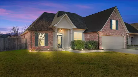 329 Camelback Dr, Bossier City, LA 71111