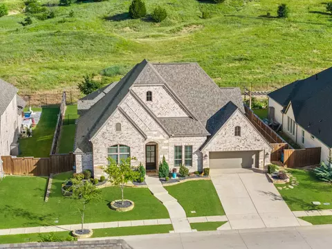 996 Myers Park Trl, Roanoke, TX 76262