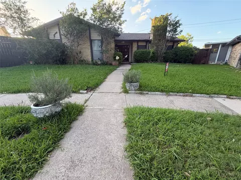1849 Sandy Ridge Ct, Carrollton, TX 75007