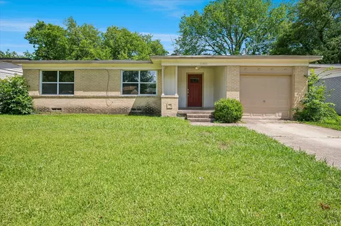 10850 Sharondale Dr, Dallas, TX 75228