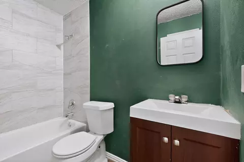 Bath - 701 E Brin St, Terrell, TX 75160 photo 3 of 4