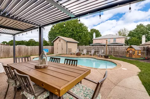 6015 Pietro Dr, Grand Prairie, TX 75052