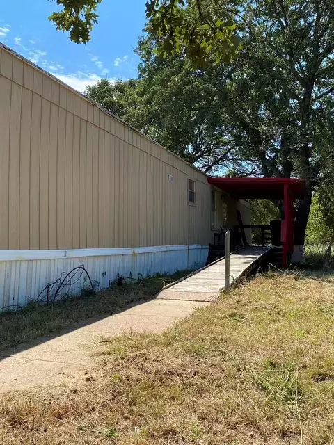 1000 Sundance Dr, West Tawakoni, TX 75474