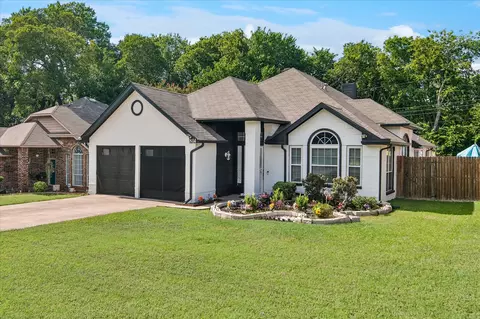 804 Clover Hill Ln, Cedar Hill, TX 75104