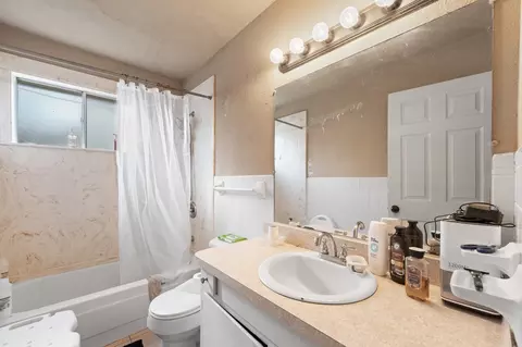 Bath - 1601 Mcanear St, Cleburne, TX 76033 photo 1 of 1