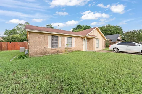 Exterior - 1601 Mcanear St, Cleburne, TX 76033 photo 2 of 5