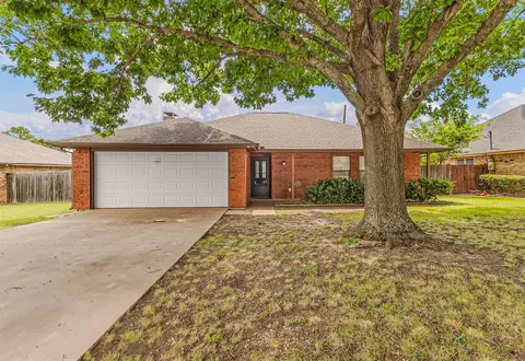 1422 Stiles Ct, Midlothian, TX 76065