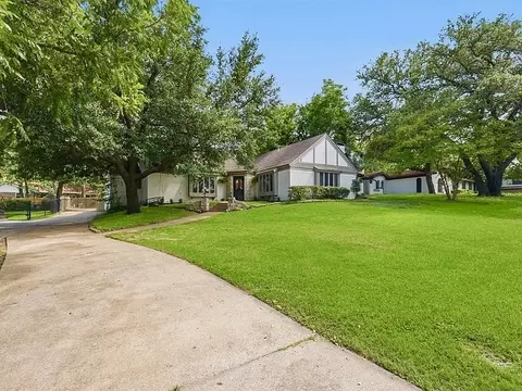 240 Timberlake Dr, Azle, TX 76020