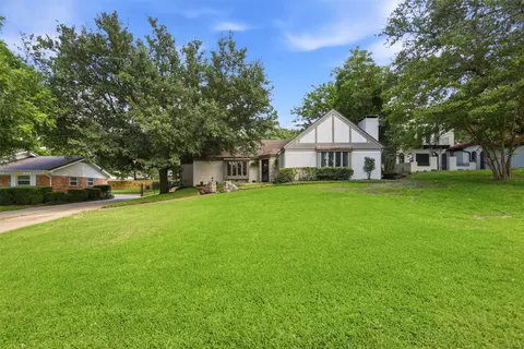 240 Timberlake Dr, Azle, TX 76020