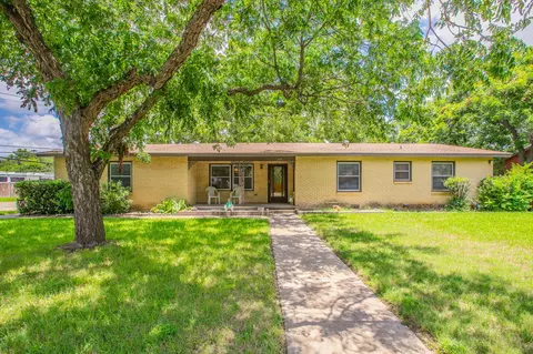 137 Taos Dr, Woodway, TX 76712