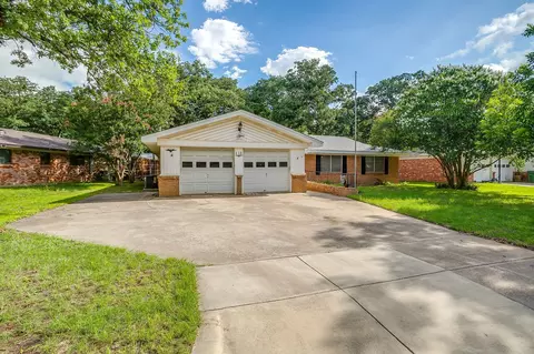 616 Post Oak Dr, Hurst, TX 76053