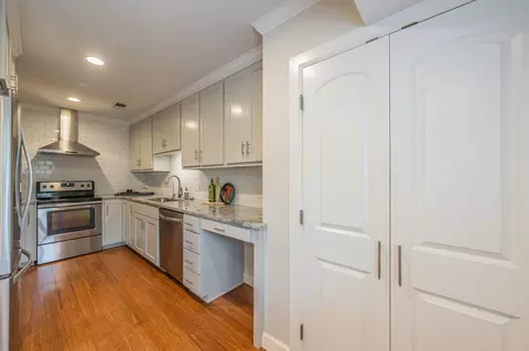 913 Roaring Springs Rd, Fort Worth, TX 76114