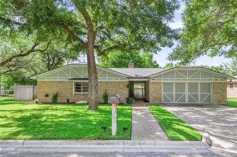 2402 Bonita St, Brownwood, TX 76801