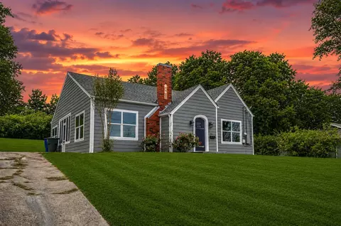 216 N Ricketts St, Sherman, TX 75092