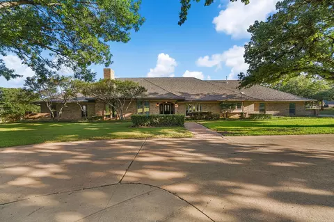 8920 Martin Dr, North Richland Hills, TX 76182