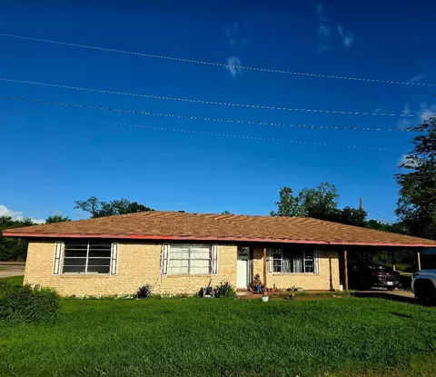 602 Hewitt St, Groesbeck, TX 76642