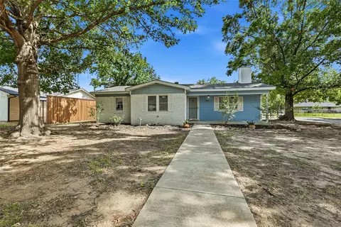 588 Pine St, Lewisville, TX 75057