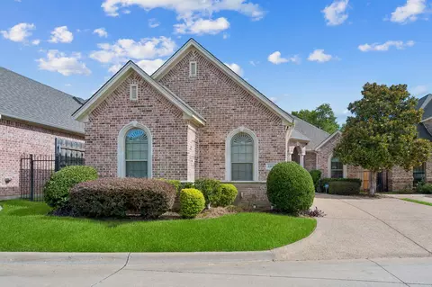 3803 Park Flower Ct, Arlington, TX 76017