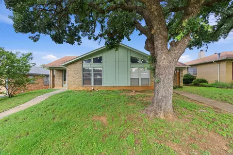 518-520 Guerin Dr, Arlington, TX 76012