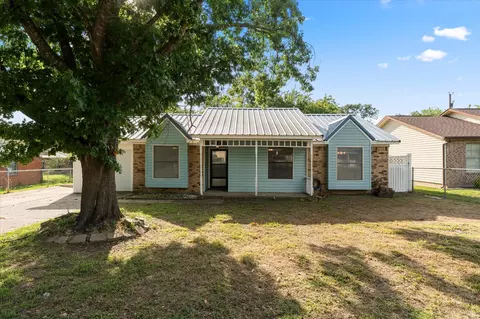 119 Mcanally Dr, Mabank, TX 75147
