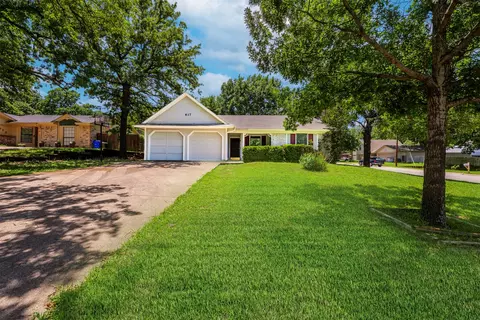 617 Rolling Ridge Ct, Azle, TX 76020