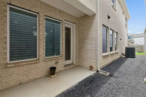 Exterior - 1047 Harmony Trl, Argyle, TX 76226 photo 3 of 5