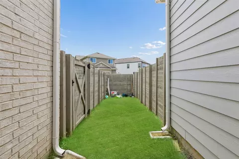 Exterior - 1047 Harmony Trl, Argyle, TX 76226 photo 4 of 5