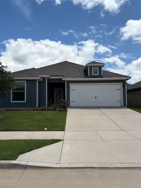 8228 Smokey Creek Pass, Fort Worth, TX 76179