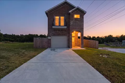 5017 Pickett St, Greenville, TX 75401