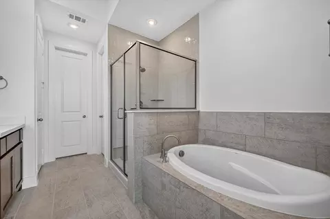 Bath - 1609 Buscot Ln, Haslet, TX 76052 photo 2 of 2