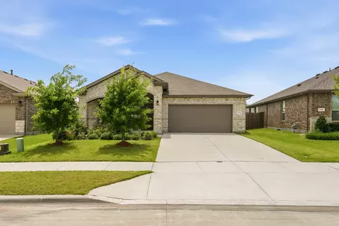 513 Frenchpark Dr, Fort Worth, TX 76131