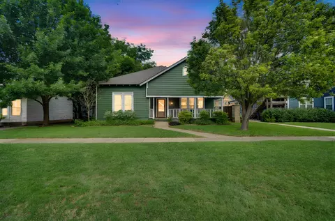 105 S 3rd St, Midlothian, TX 76065