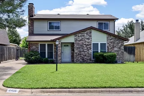 3905 Palomino Dr, Benbrook, TX 76116