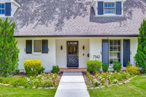 7142 Lakehurst Ave, Dallas, TX 75230