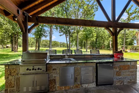 301 Saint Andrews Dr, Mabank, TX 75156