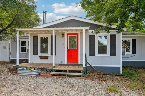 128 Gunnison Ct, Azle, TX 76020