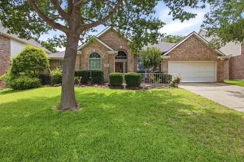 917 Water Oak Dr, Grapevine, TX 76051