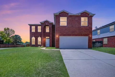8208 Hidden Path Ln, Denton, TX 76210