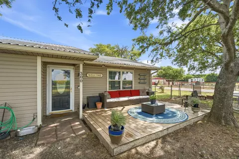 300 W Locust St, Leonard, TX 75452